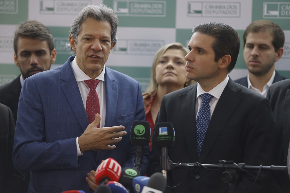 Hugo Motta pede agenda fiscal responsável e diz que governo federal precisa dar respaldo a Haddad