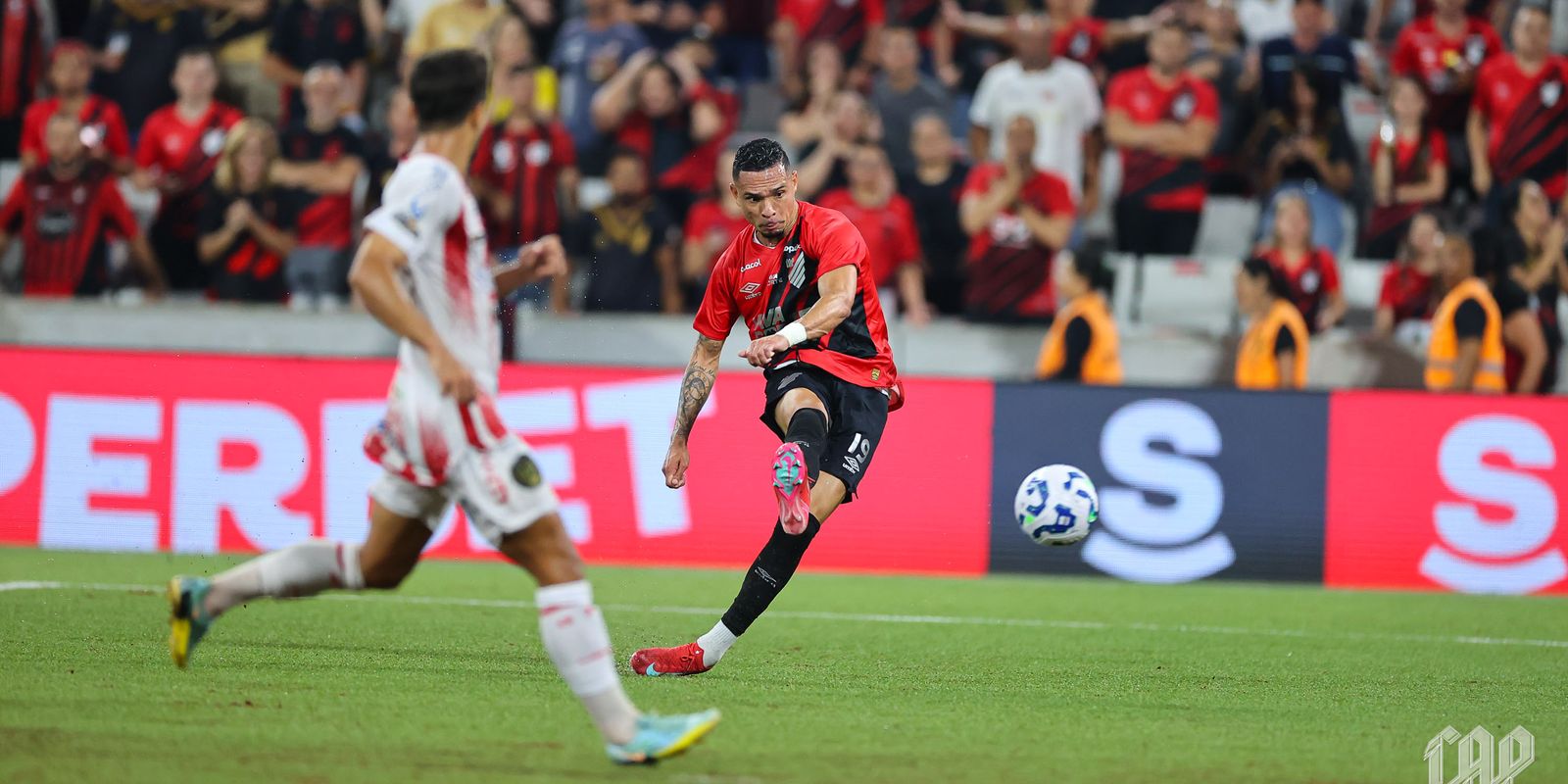 Athletico-PR derrota o Guarany de Bagé e avança na Copa do Brasil