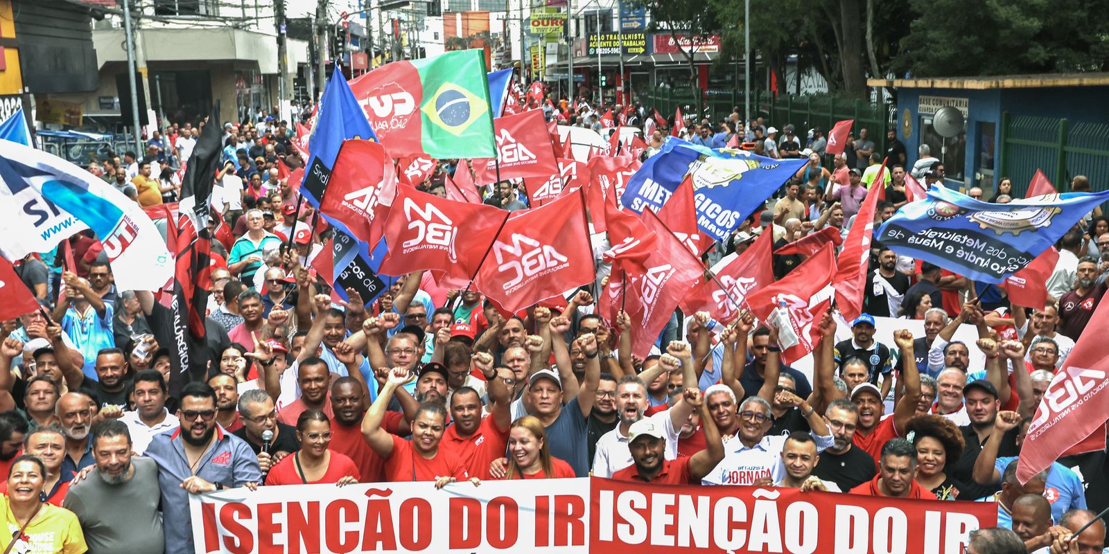 Protesto de metalúrgicos defende isenção de IR e redução de jornada