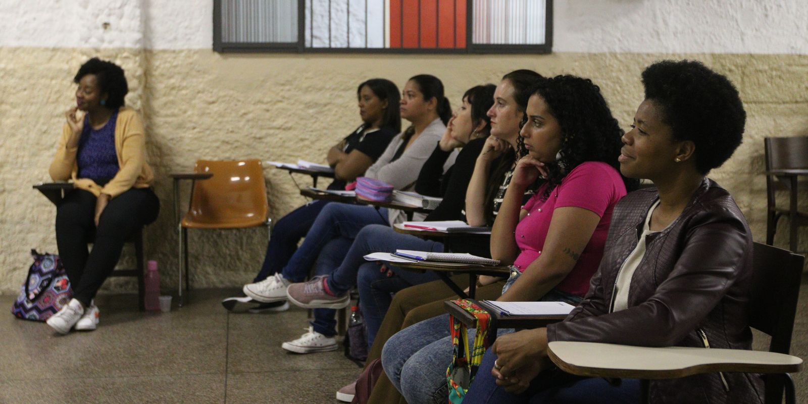 Rede de cursinhos populares dá bolsa de R$ 200 a estudantes